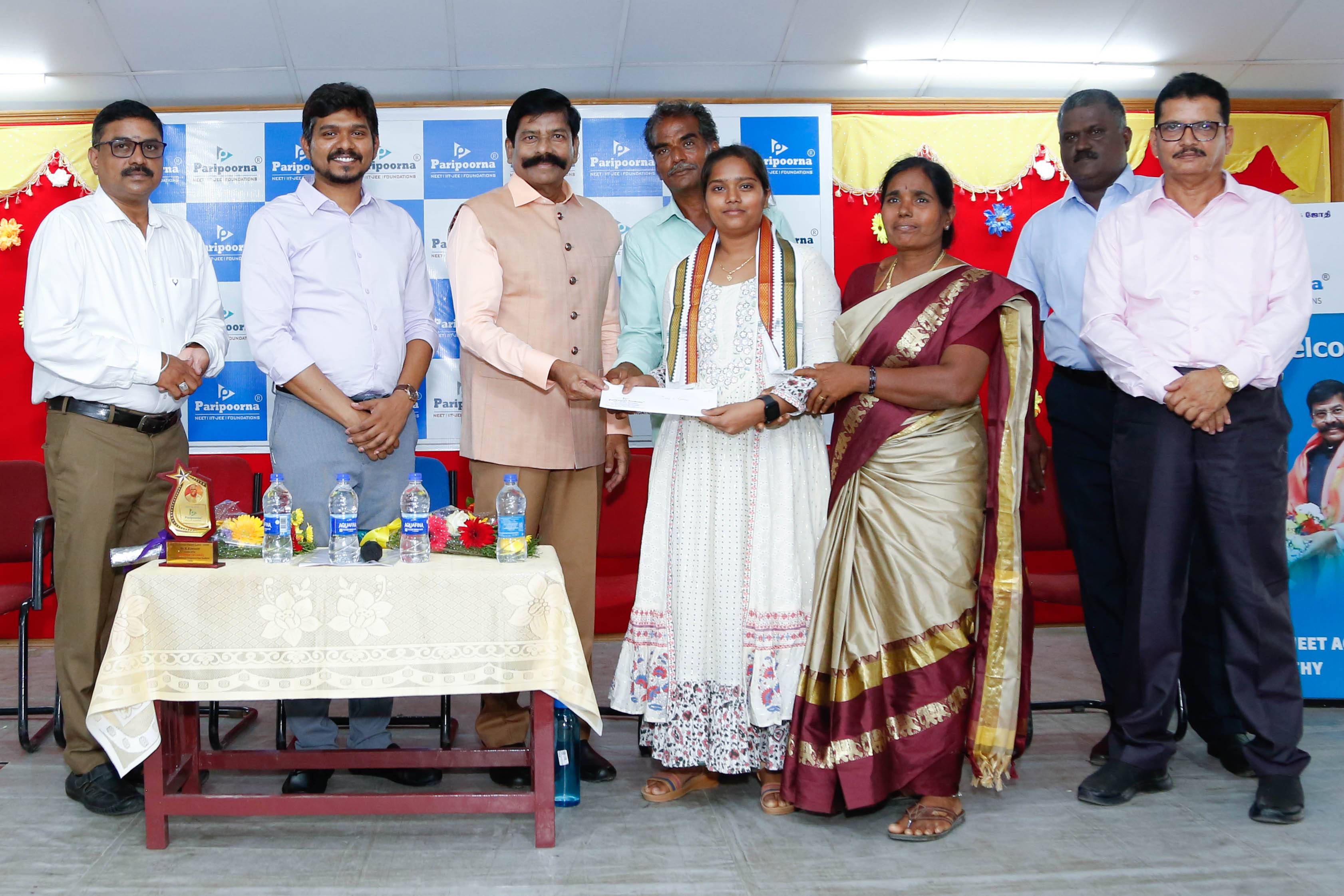 Paripoorna neet Academy Honouring The Achievers	